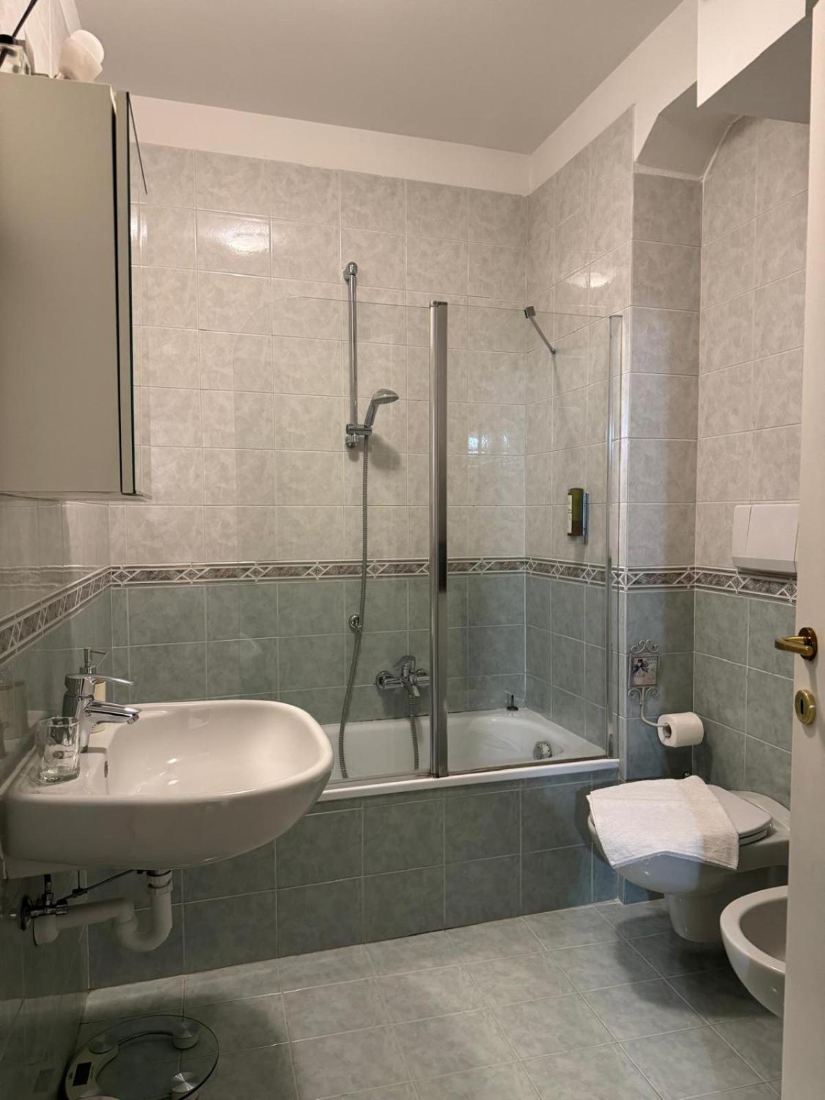 Duomo Nest Entire Apartment Trento Bagian luar foto